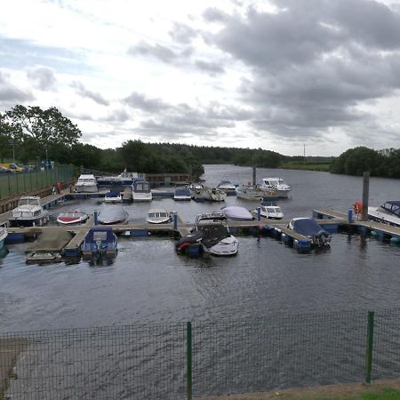 Vivienne Hotel Ballymoney Bagian luar foto