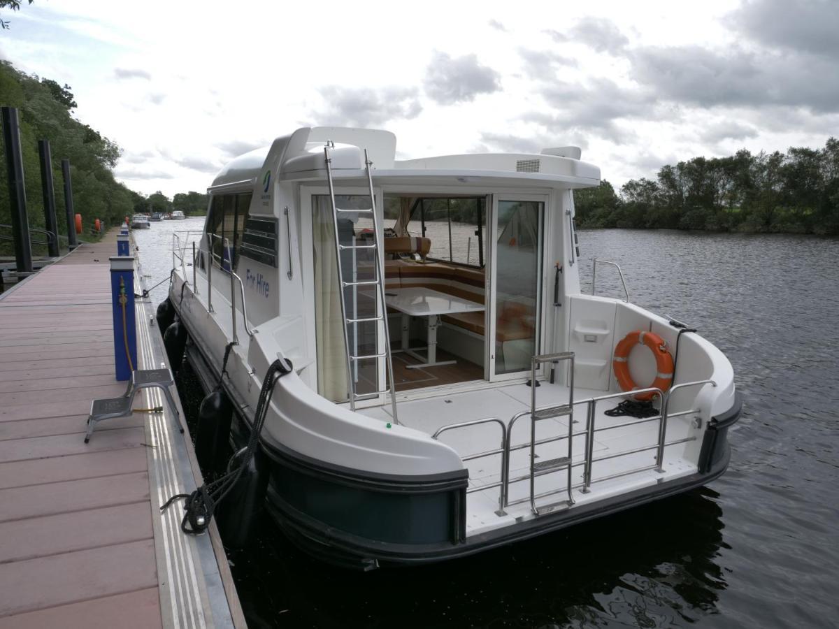 Vivienne Hotel Ballymoney Bagian luar foto